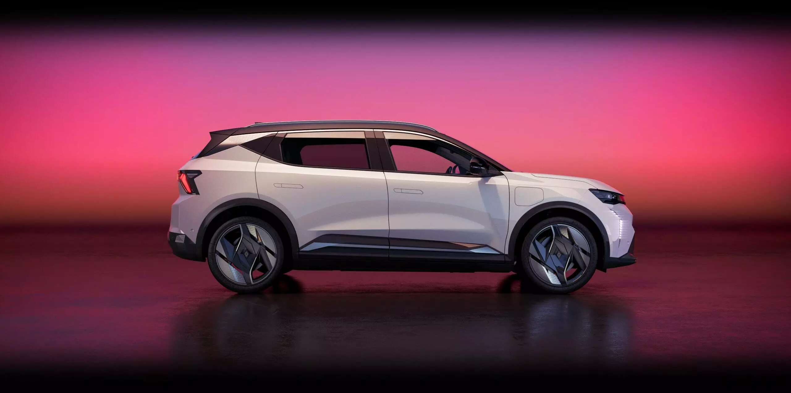 Riedo Baucenter AG setzt auf Elektromobilität – zwei neue Renault Scenic E-Tech